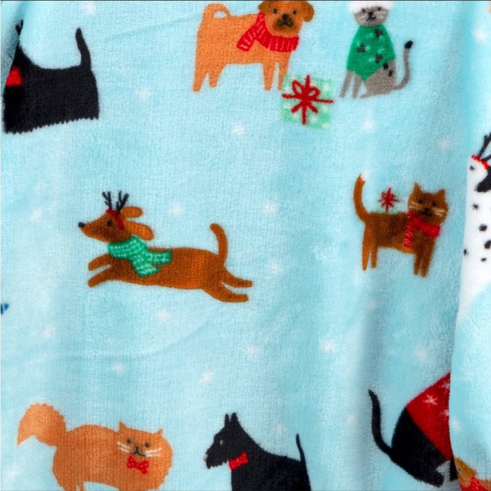 Wondershop dog and cat holiday plush blanket
